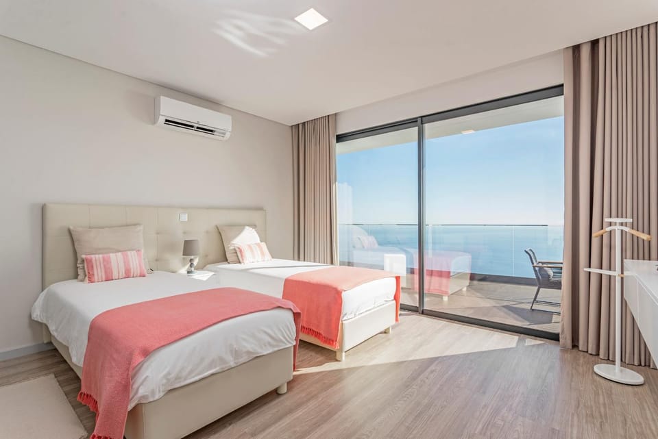 Bed, Balcony/Terrace, Bedroom
