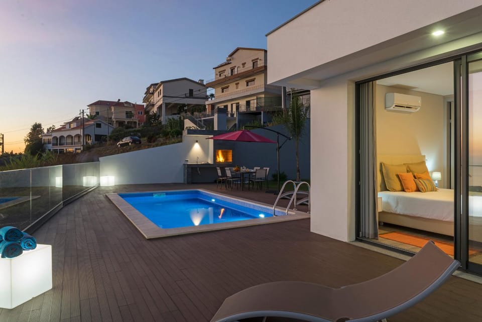 BBQ facilities, Area and facilities, Swimming pool