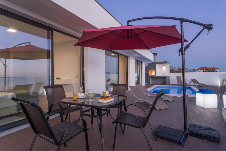 Balcony/Terrace, Dining area, Swimming pool