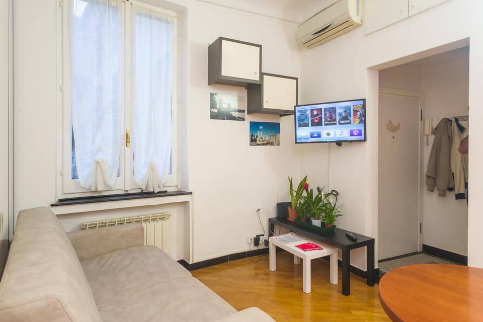 Communal lounge/ TV room, TV and multimedia, Living room, Seating area, Evening entertainment, air conditioner