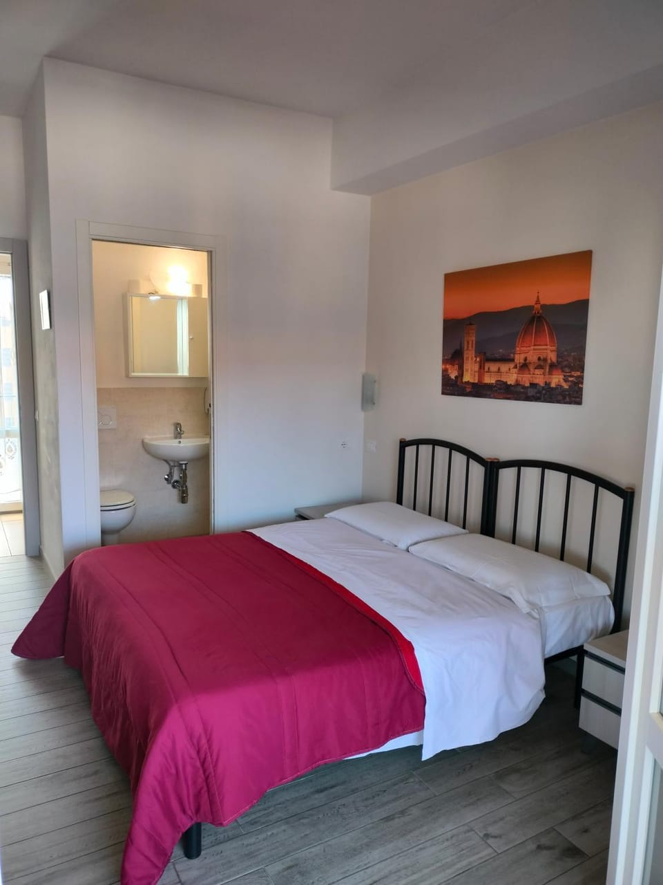 Photo of the whole room, Bedroom