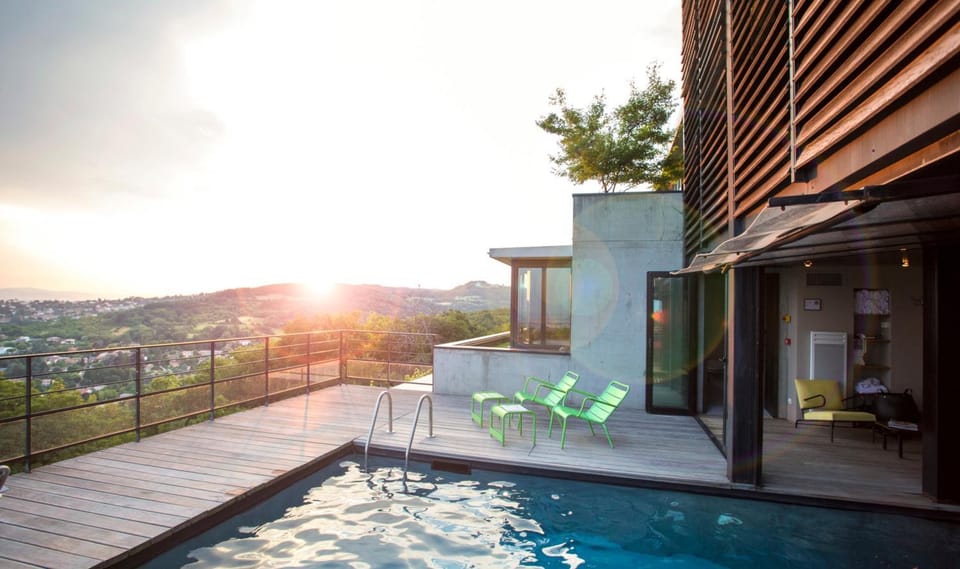 Property building, Natural landscape, View (from property/room), Balcony/Terrace, Pool view, Swimming pool, Sunset, sunbed