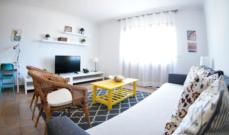 TV and multimedia, Living room, Photo of the whole room, Seating area