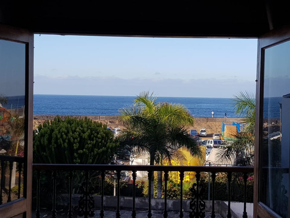 View (from property/room), Balcony/Terrace, Beach, Sea view, Area and facilities