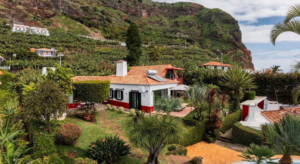 Property building, Natural landscape, Garden, Garden view, Mountain view