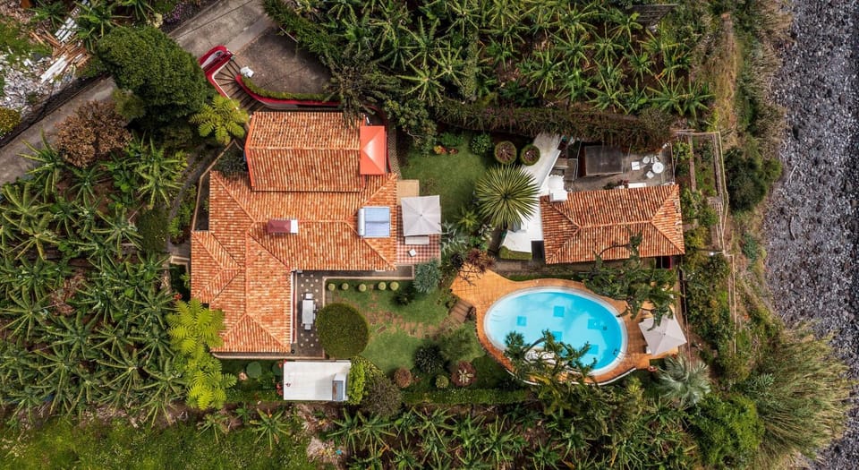 Property building, Bird's eye view, Garden view, Swimming pool