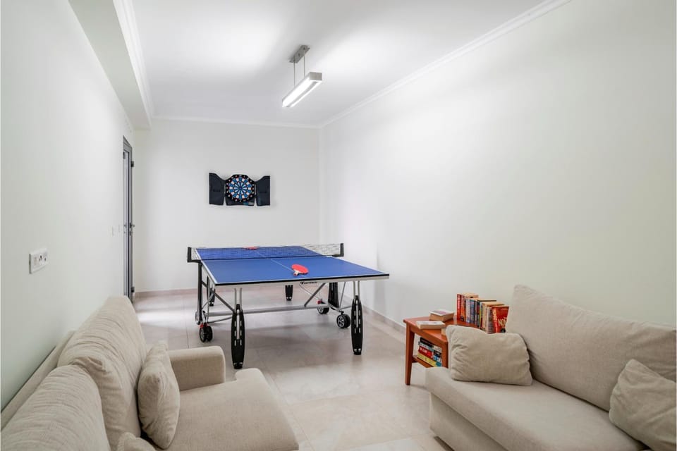 Game Room, Table tennis, Seating area