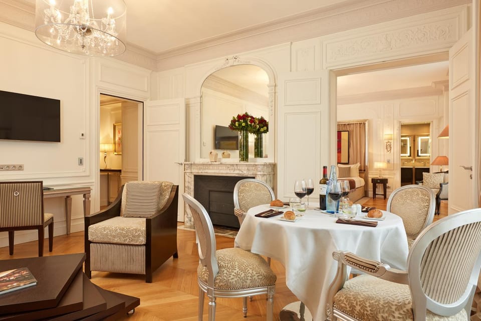 Living room, Dining area