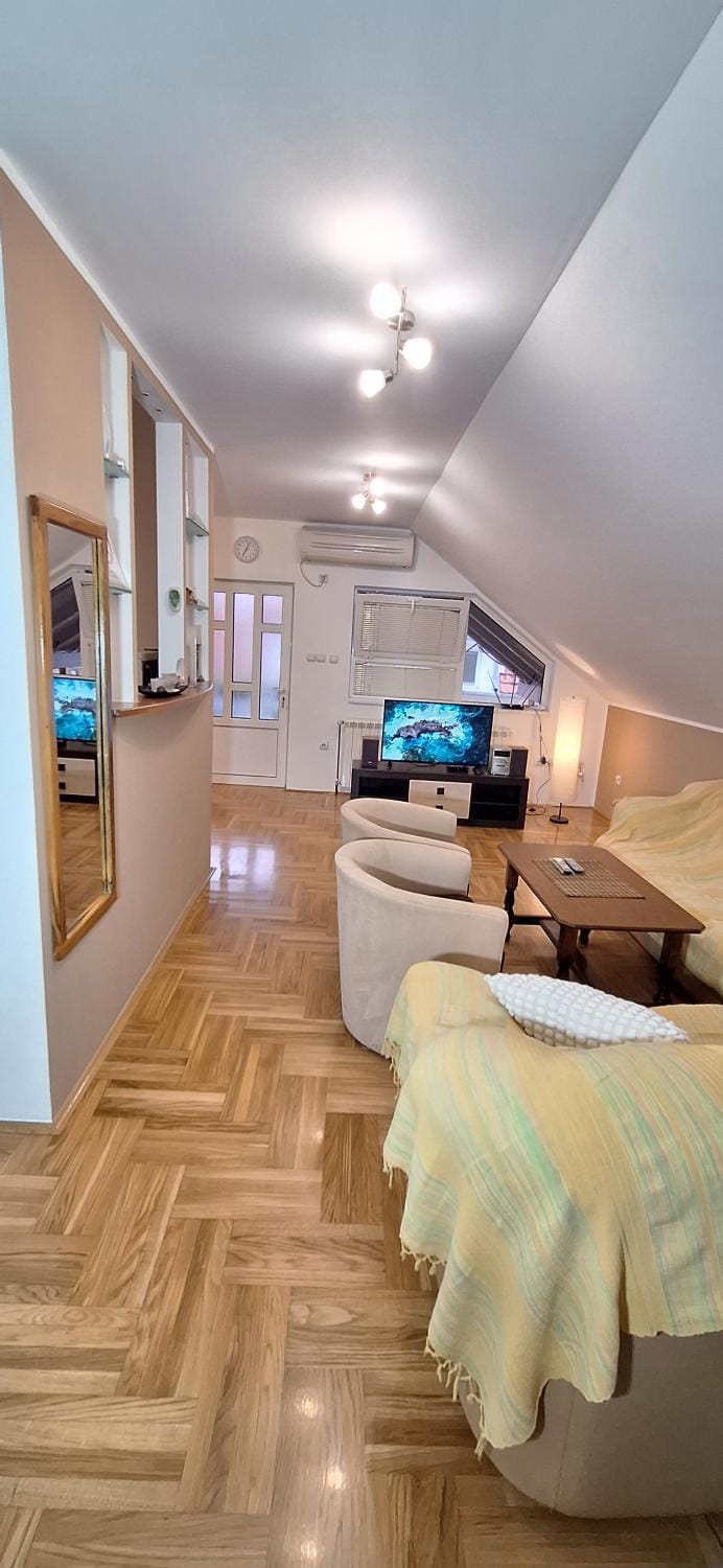 TV and multimedia, Living room, Seating area