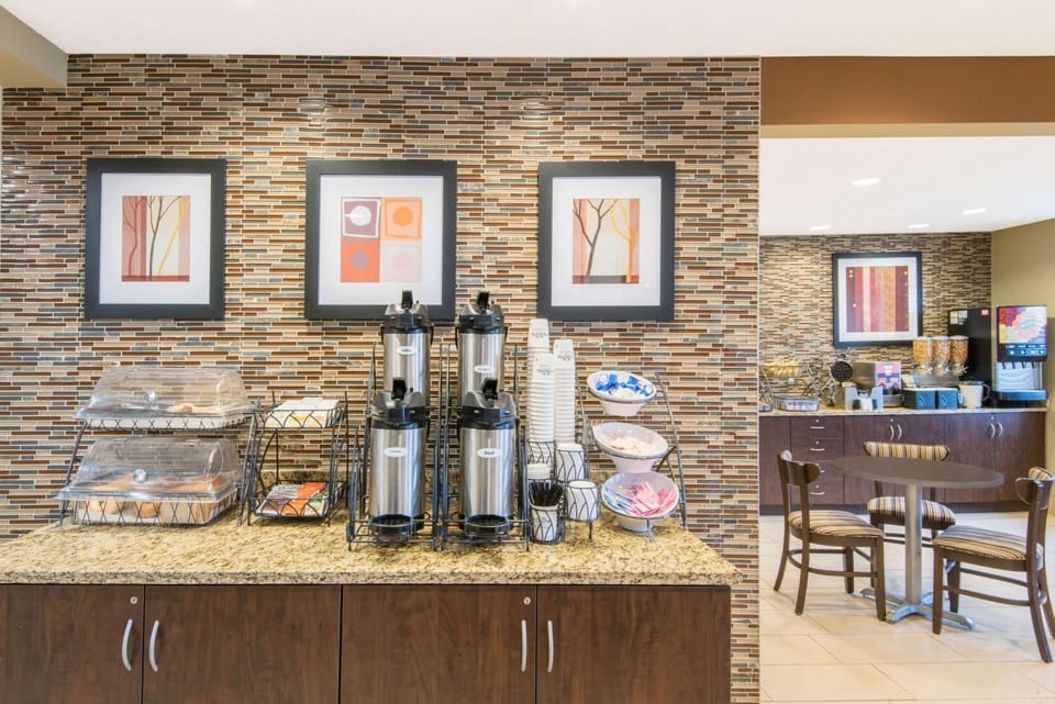 Restaurant/places to eat, Dining area, On site, Breakfast