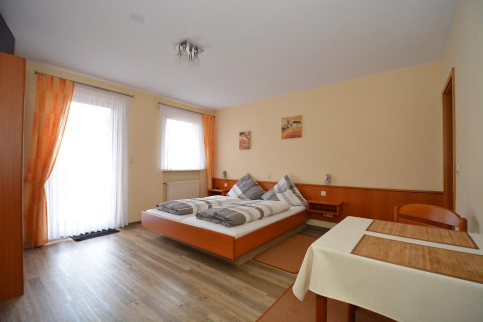 Weingut***Pension Günther Scholtes Bed and Breakfast in Trier-Saarburg