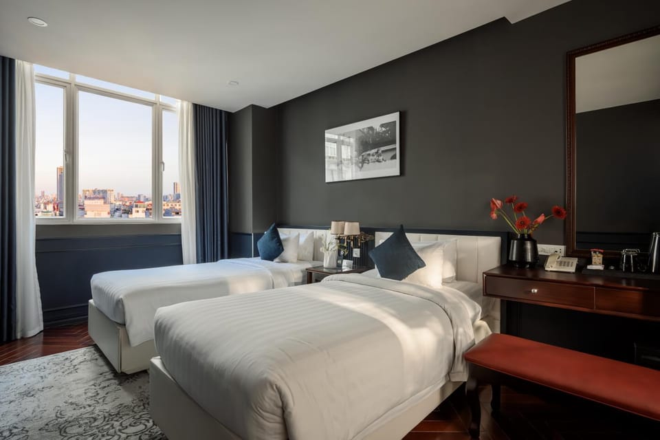 Bed, Photo of the whole room, City view