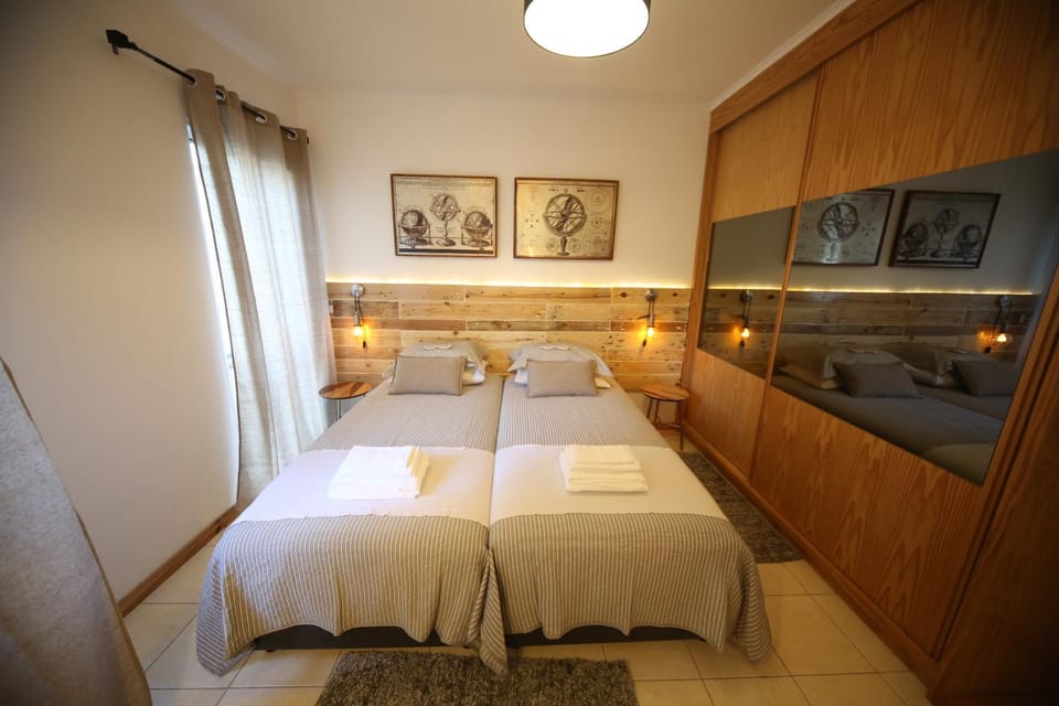 Bed, Bedroom, Quiet street view