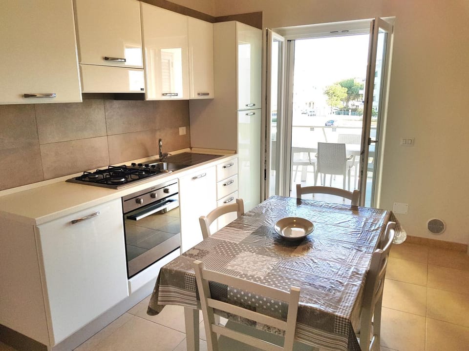 Photo of the whole room, Dining area
