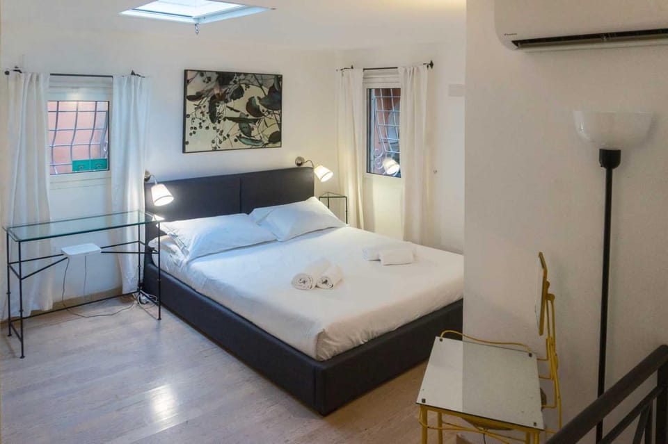 Bed, Bedroom, towels