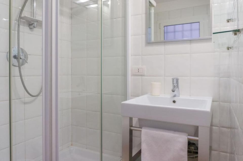 Shower, Bathroom, towels