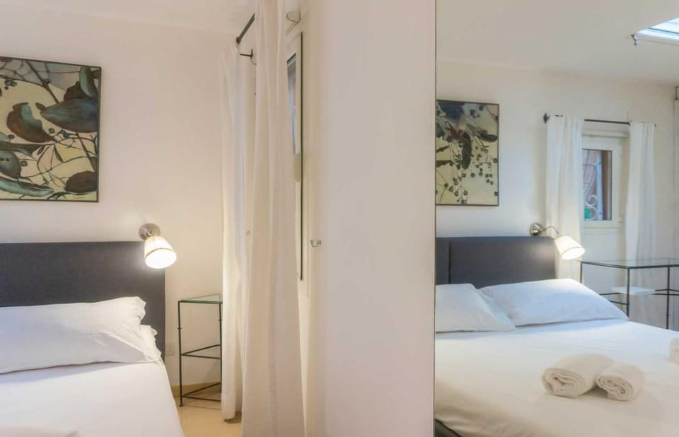 Bed, Bedroom, towels