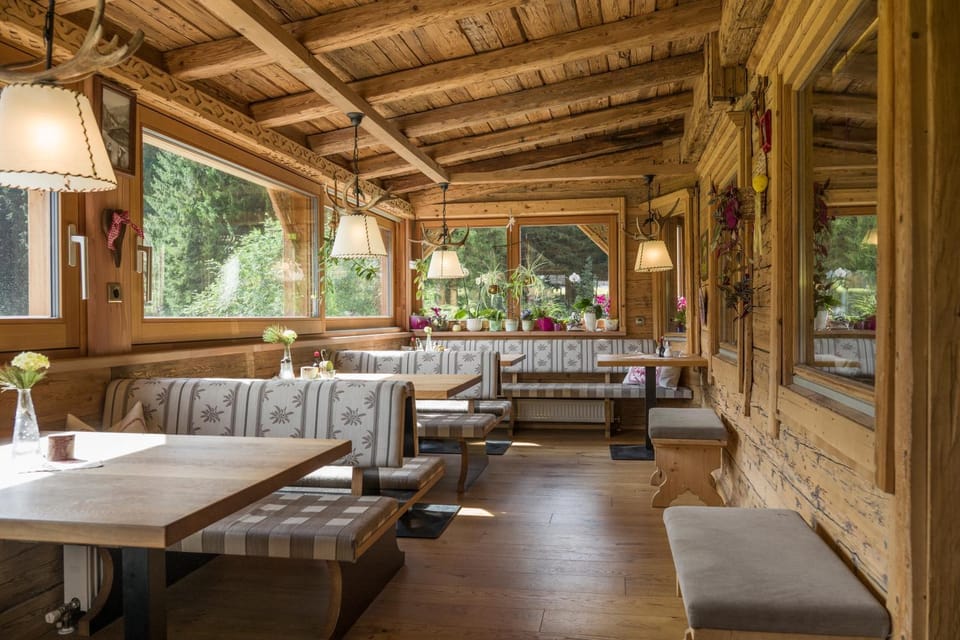 Restaurant/places to eat, Buffet breakfast, Dinner