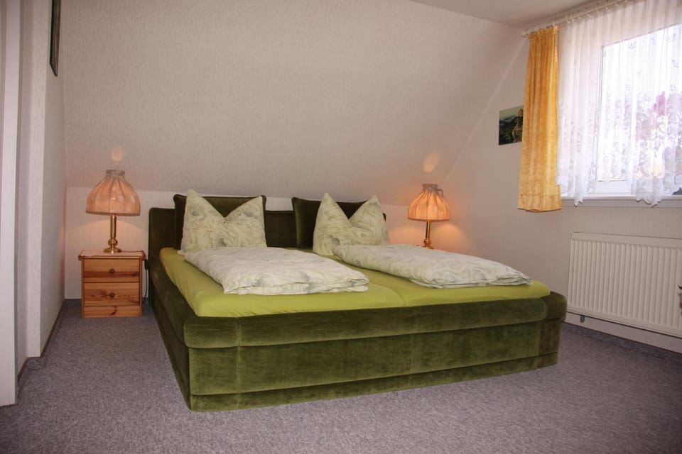Bedroom, Garden view, Mountain view