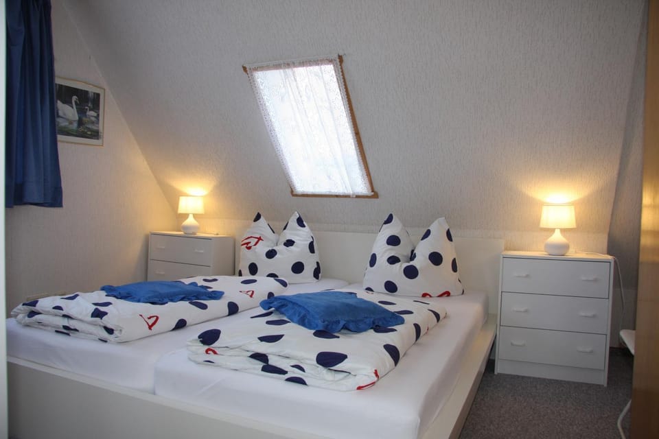 Bedroom, Garden view, Mountain view