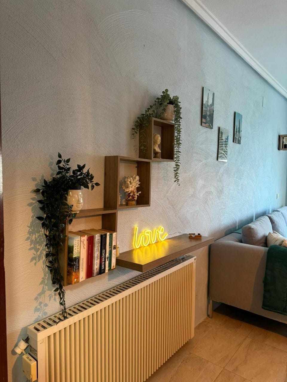 Day, Living room, Photo of the whole room, Seating area