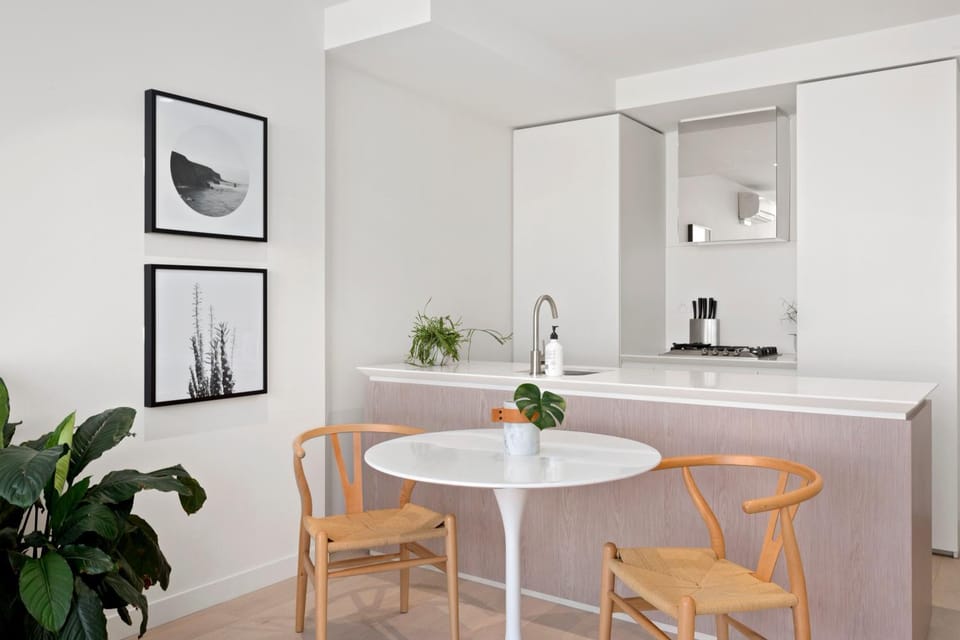 Kitchen or kitchenette, Seating area, Dining area