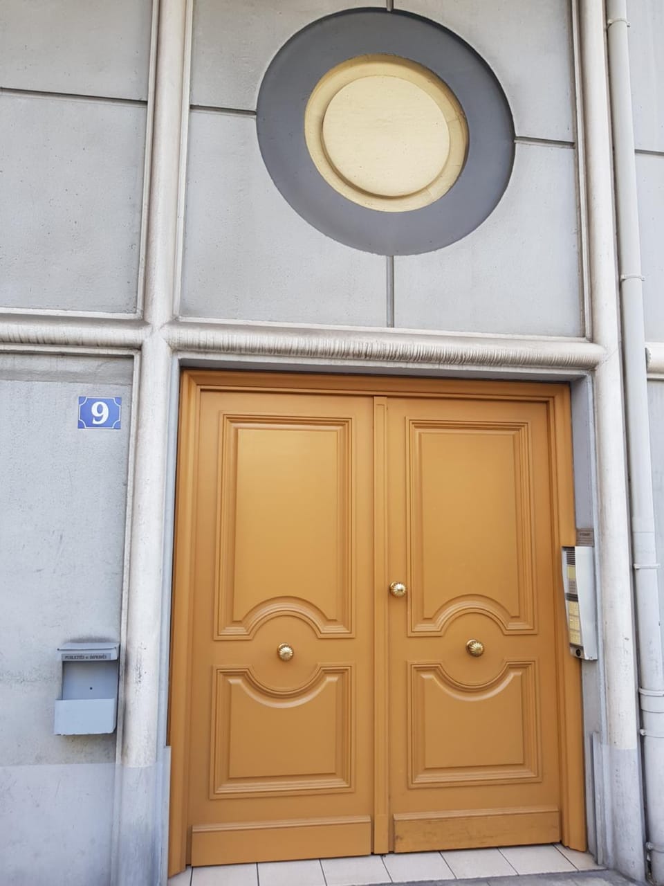 Facade/entrance