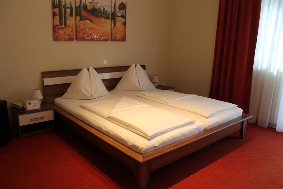 Bed, Photo of the whole room