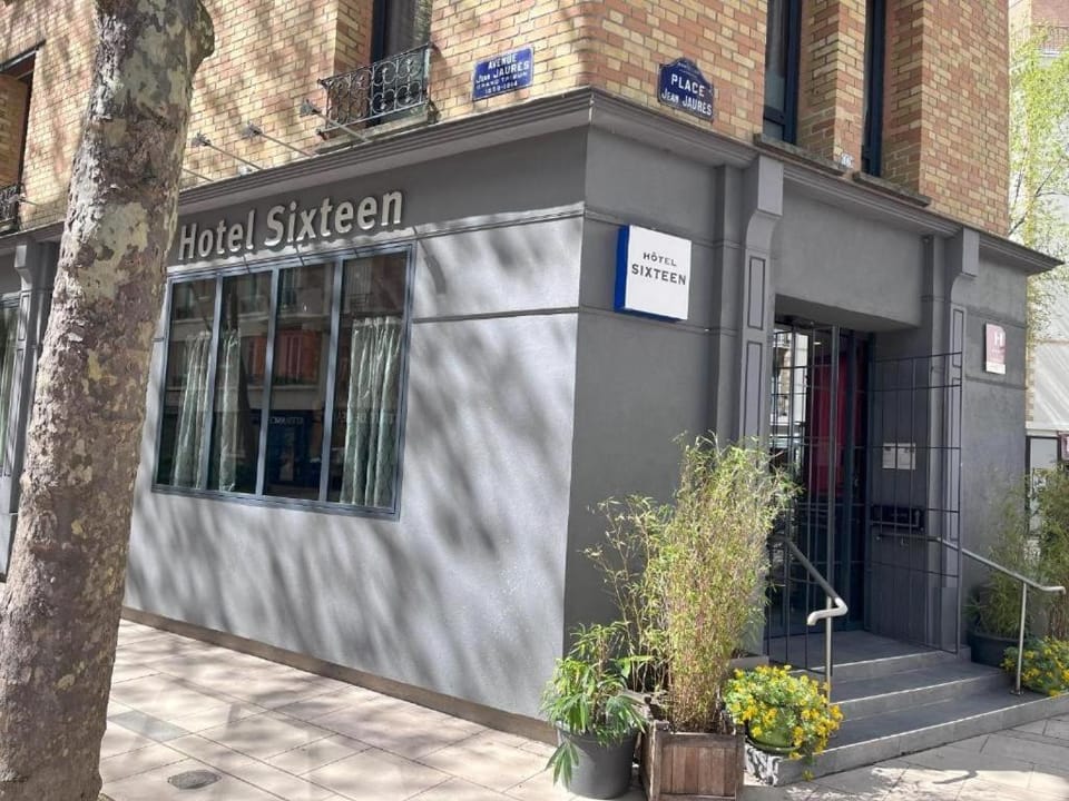 Property building, Facade/entrance