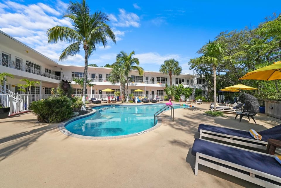 Swimming pool, sunbed