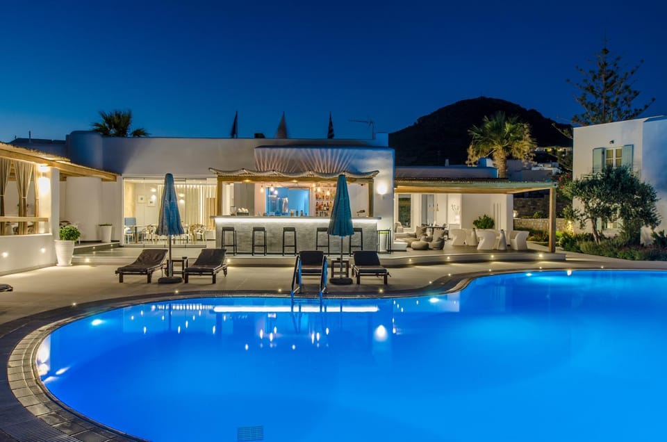 Lounge or bar, Swimming pool, sunbed