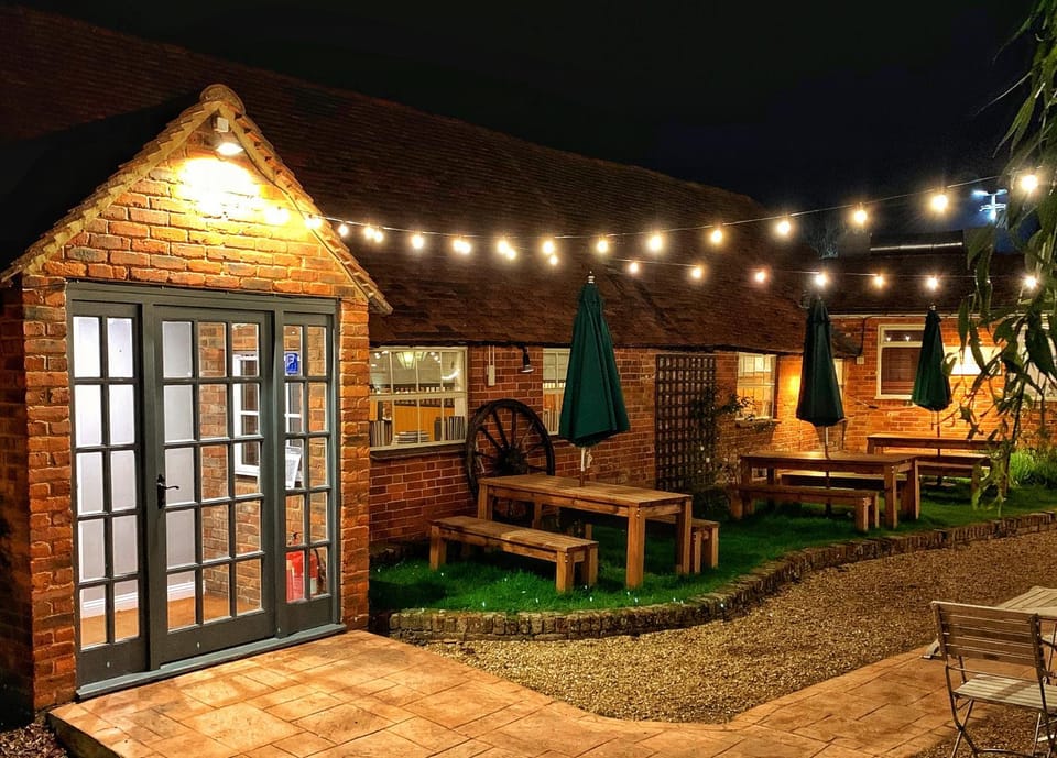 Property building, Restaurant/places to eat