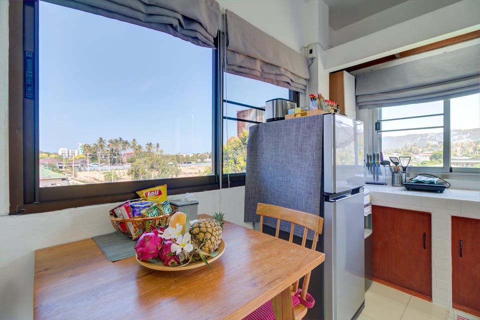 Dining area, Food, City view