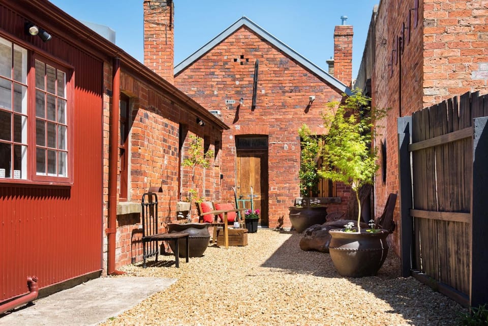 Persimmon House in Clunes