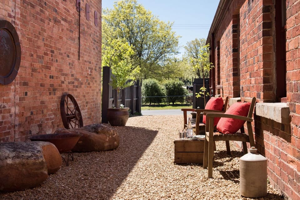 Persimmon House in Clunes