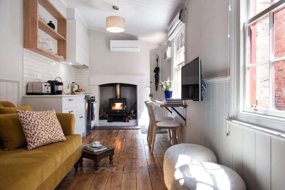 Persimmon House in Clunes