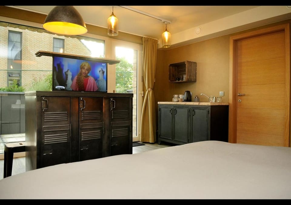 Bedroom, Non alcoholic drinks