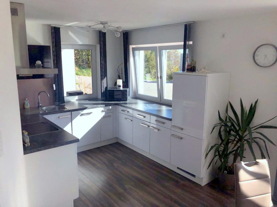 Kitchen or kitchenette, Food and drinks