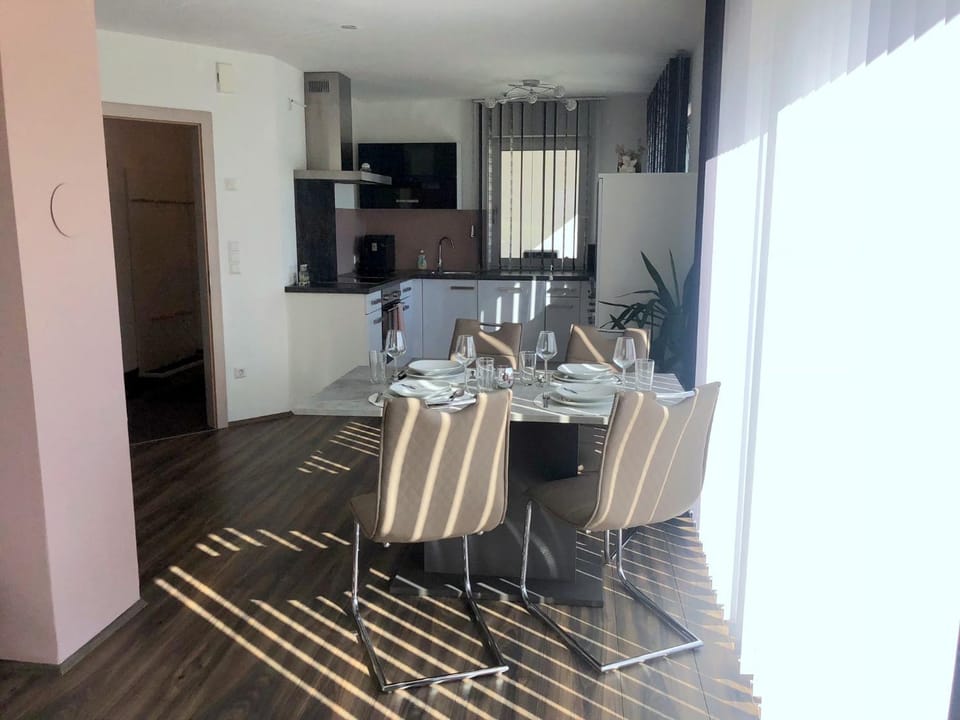 Dining area, Family