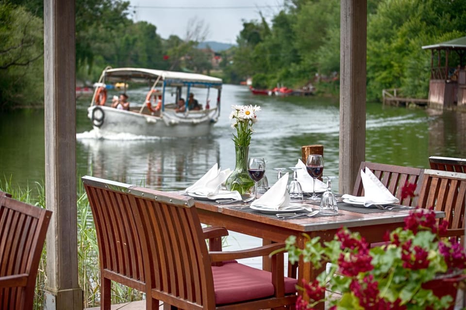 Restaurant/places to eat, Spring, Natural landscape