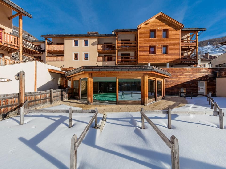 Facade/entrance, Winter, Swimming pool