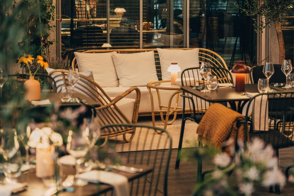 Patio, Restaurant/places to eat, Natural landscape, Garden, Entertainment