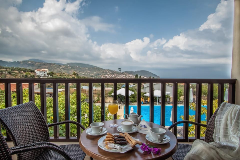 View (from property/room), Balcony/Terrace, Landmark view, Mountain view, Pool view, Breakfast