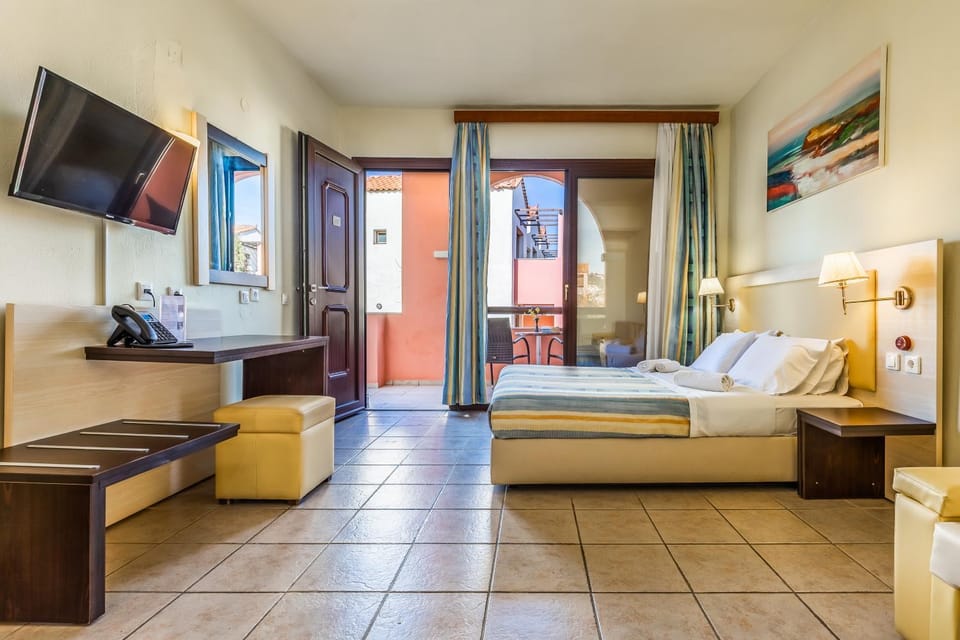 Bed, TV and multimedia, Photo of the whole room, Bedroom, towels