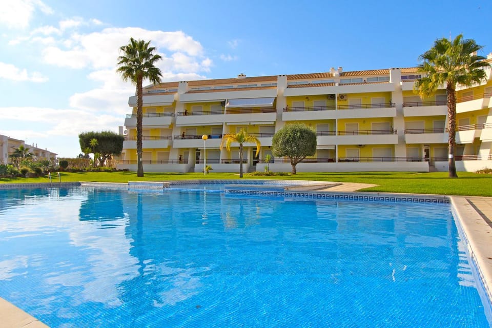 Property building, Garden, On site, Pool view, Swimming pool
