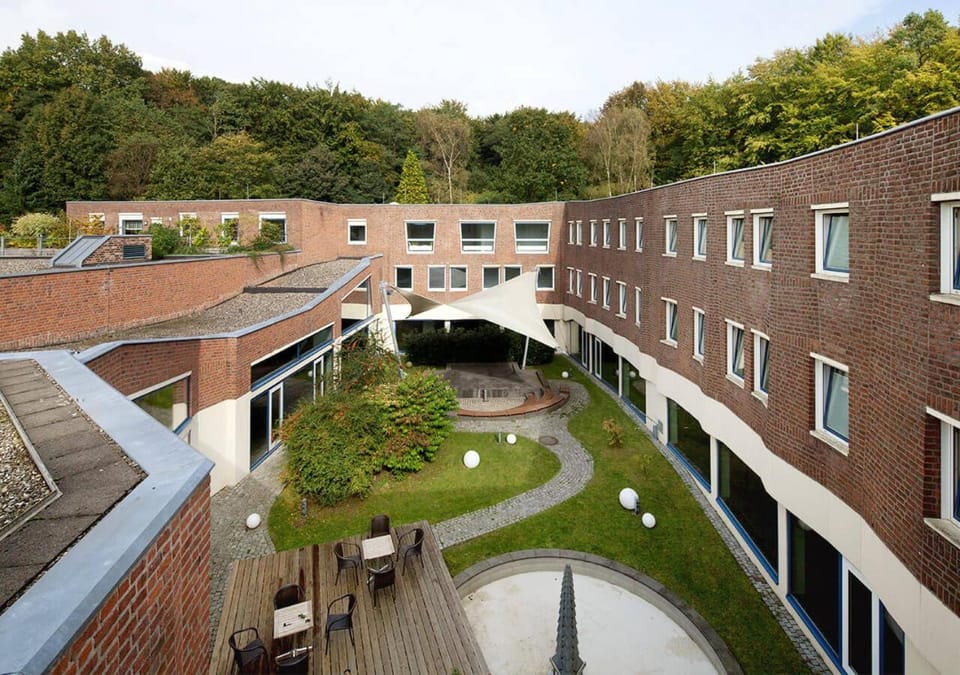 Property building, Day, Inner courtyard view