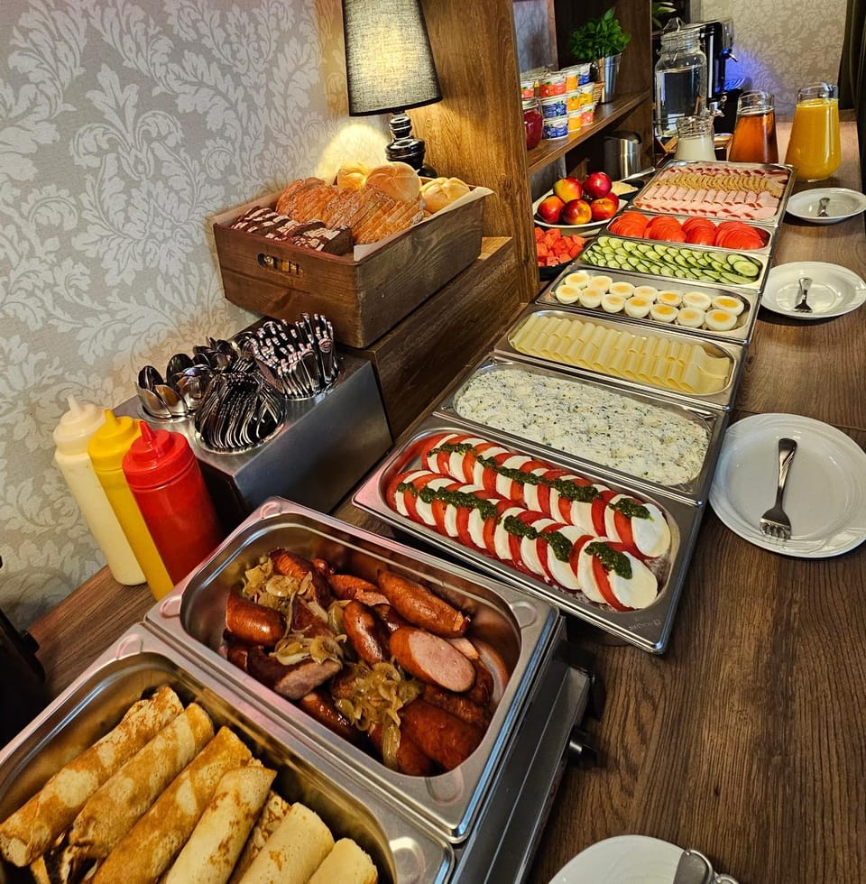 Food and drinks, Food, Breakfast, Continental breakfast, Buffet breakfast
