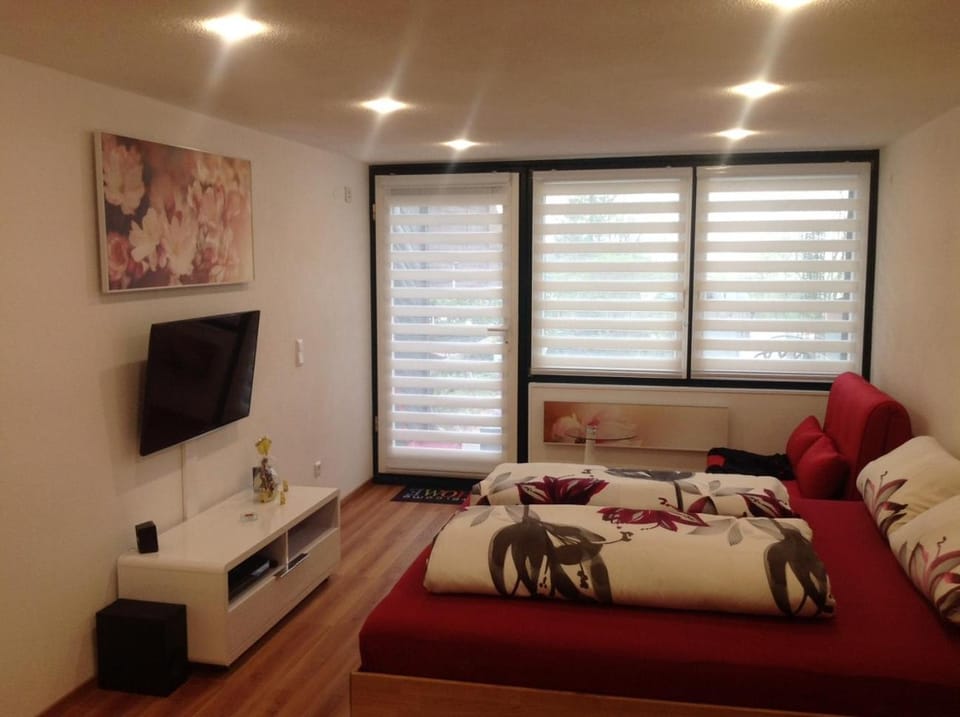 TV and multimedia, Living room, Bedroom