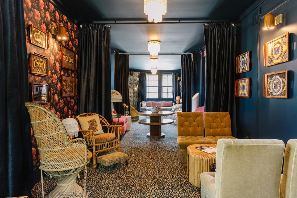 Lounge or bar, Seating area