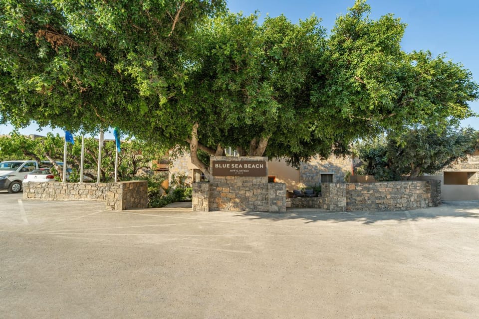 Facade/entrance, Garden, Parking